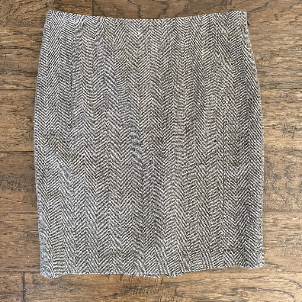 Ann Taylor Herringbone Tweed Pencil Skirt (size 6)